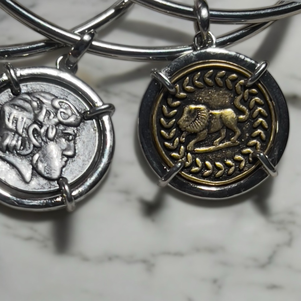 Vintage Elizabeth Taylor 6-Piece Roman Coin Necklace and Bracelet  Set - NIB - Picture 11 of 13